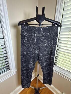 Zyia Light N Tight Capri Leggings 16-18 Black Reflective Speckle Pocket Athletic